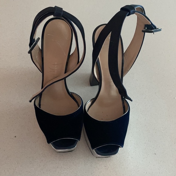 ‘AMELIA’ Giuseppe Zanotti navy velvet sandals - Picture 3 of 5